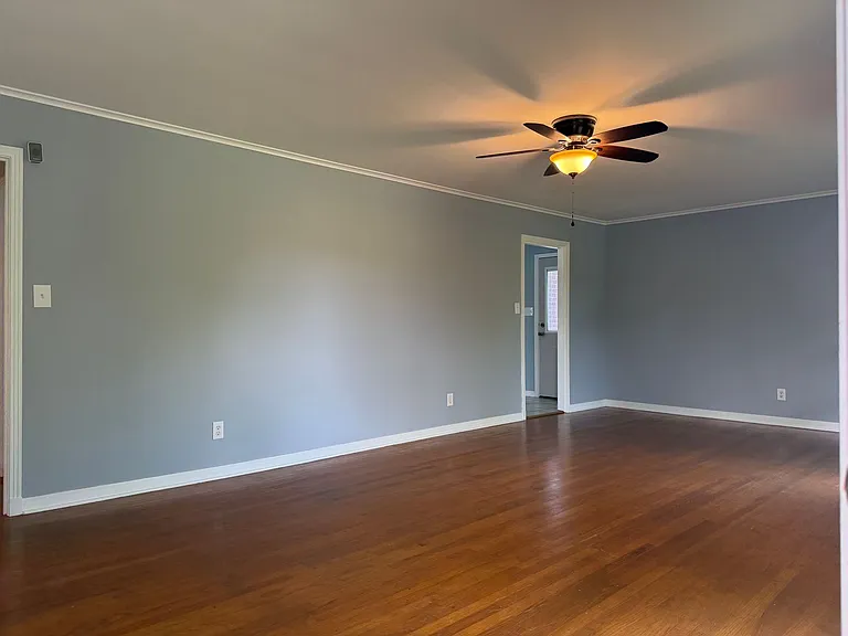920 Eisenhower Dr — Photo 4