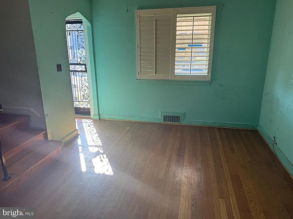 5th image of 3048 M St SE