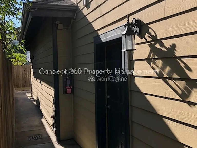 2934 E 11th St #101 — Photo 4