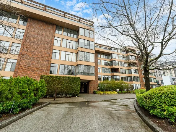 2101 McMullen Ave #211, Vancouver, BC V6L 3B4