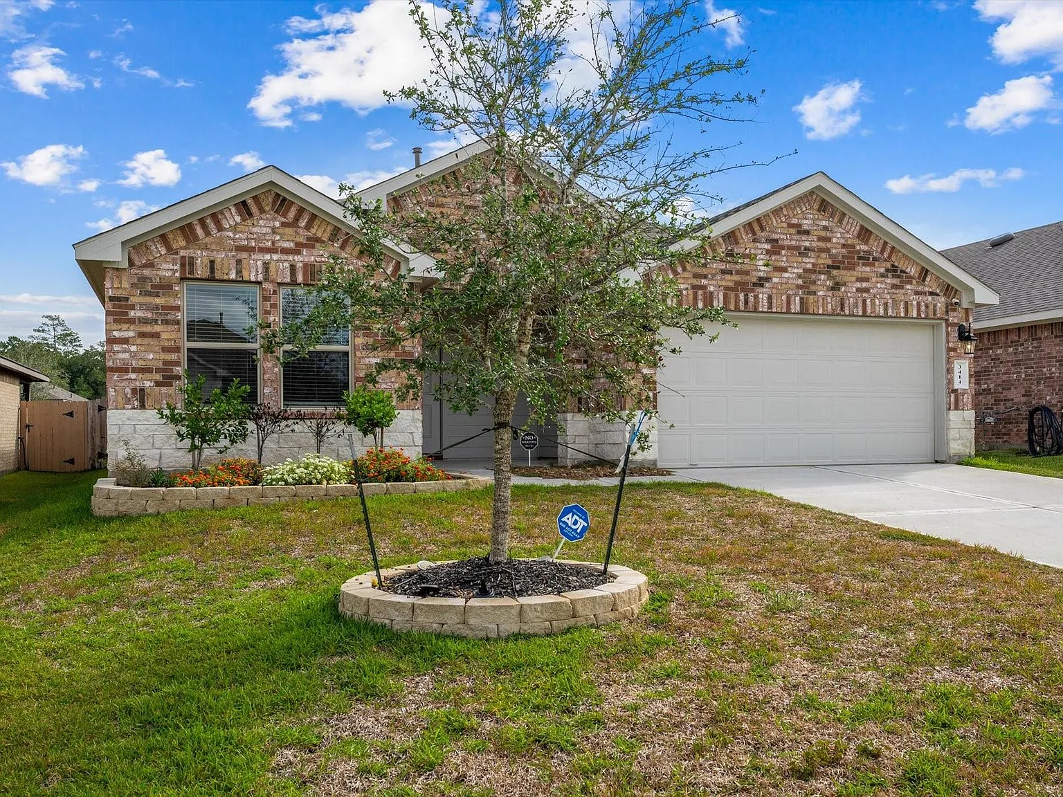 3 bed, 2.0 bath, 1559 sqft, $2,000 — Photo 3