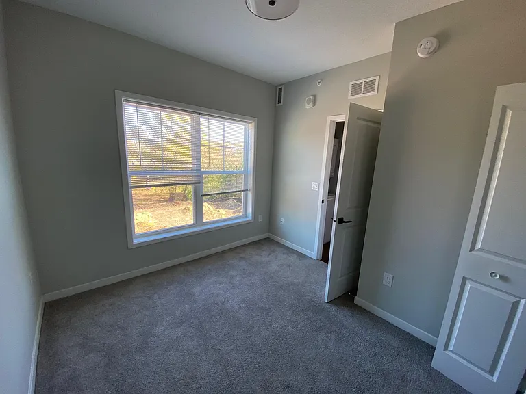 2212 W Stewart Ave #7 — Photo 11