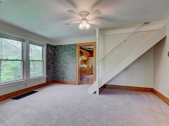 4th image of 353 Plenty St