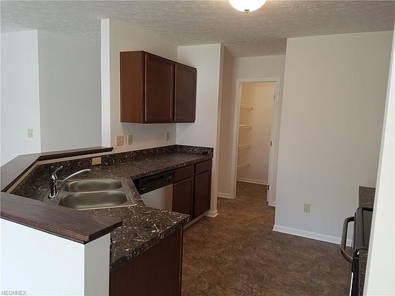 2nd image of 112 Breckenridge Oval