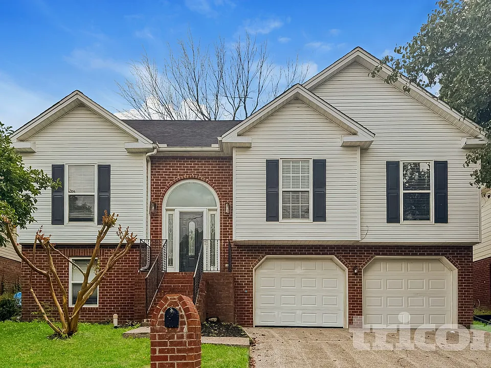 104 Edgewater Ct