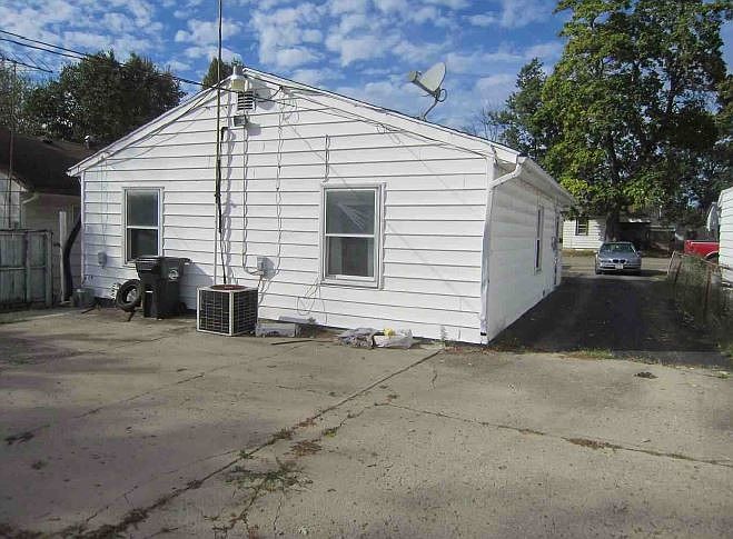 2nd image of 2244 Wilding Ave