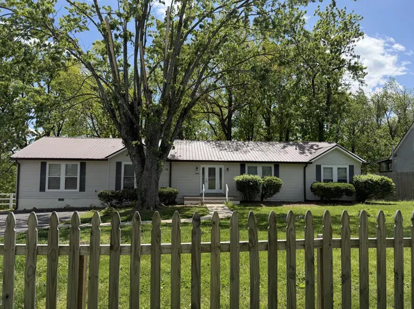 159 W Hester Rd, Cottontown, TN 37048