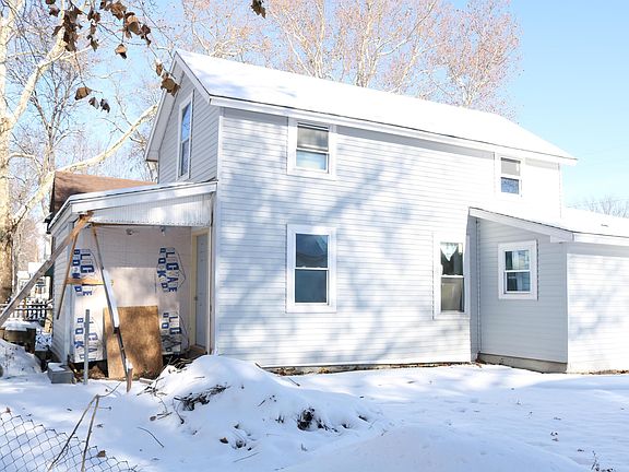 3rd image of 414 NE Grattan St