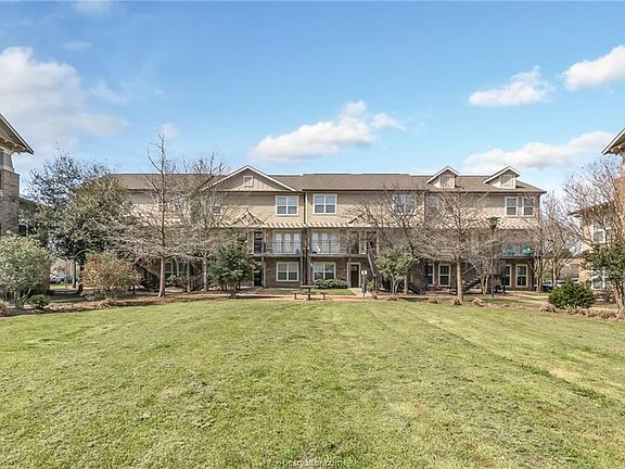 3rd image of 1725 Harvey Mitchell Pkwy S APT 2324