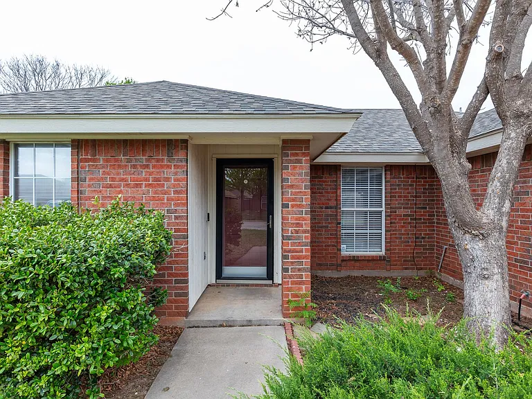 3834 Purdue Ln — Photo 2