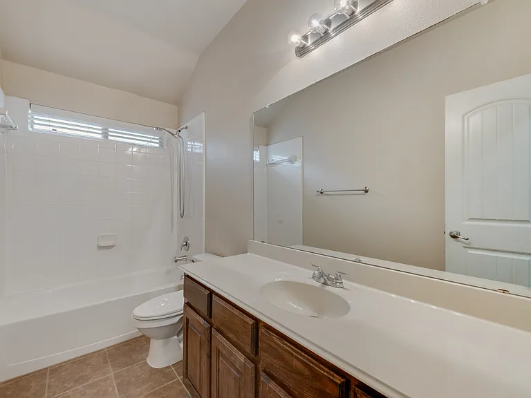 1077 Hampton Bay Dr — Photo 20
