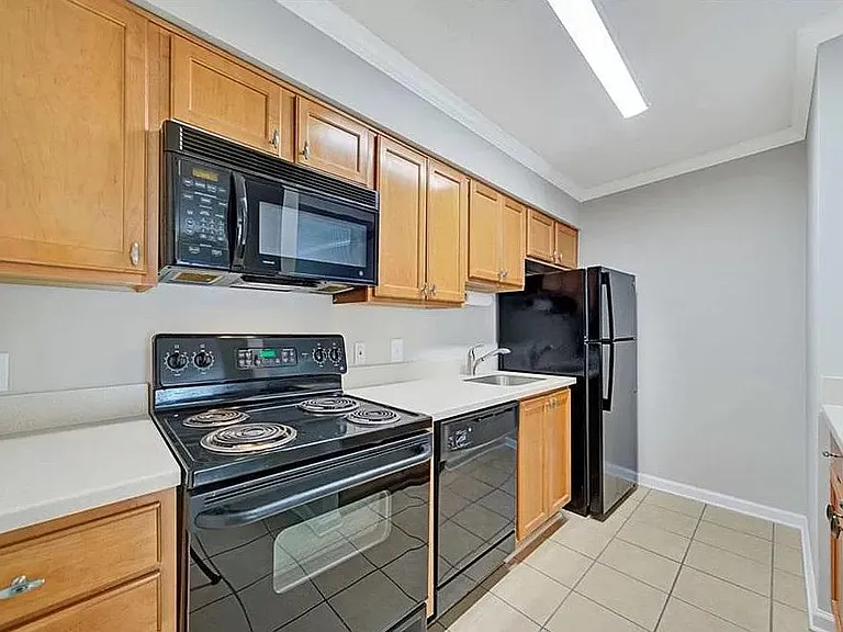 3175 Seven Pines Ct — Photo 4