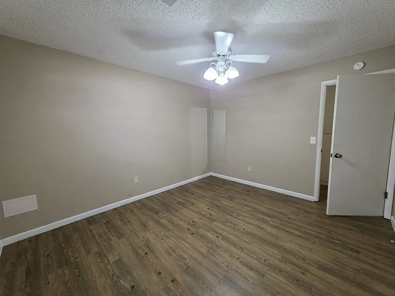 1806 SE Lawrence St — Photo 13