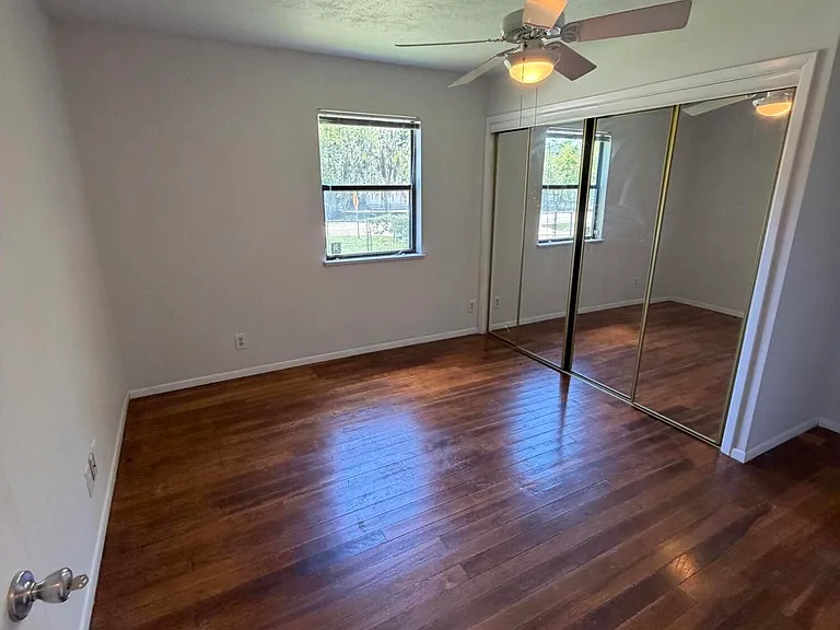 2825 Lake Shore Blvd — Photo 3