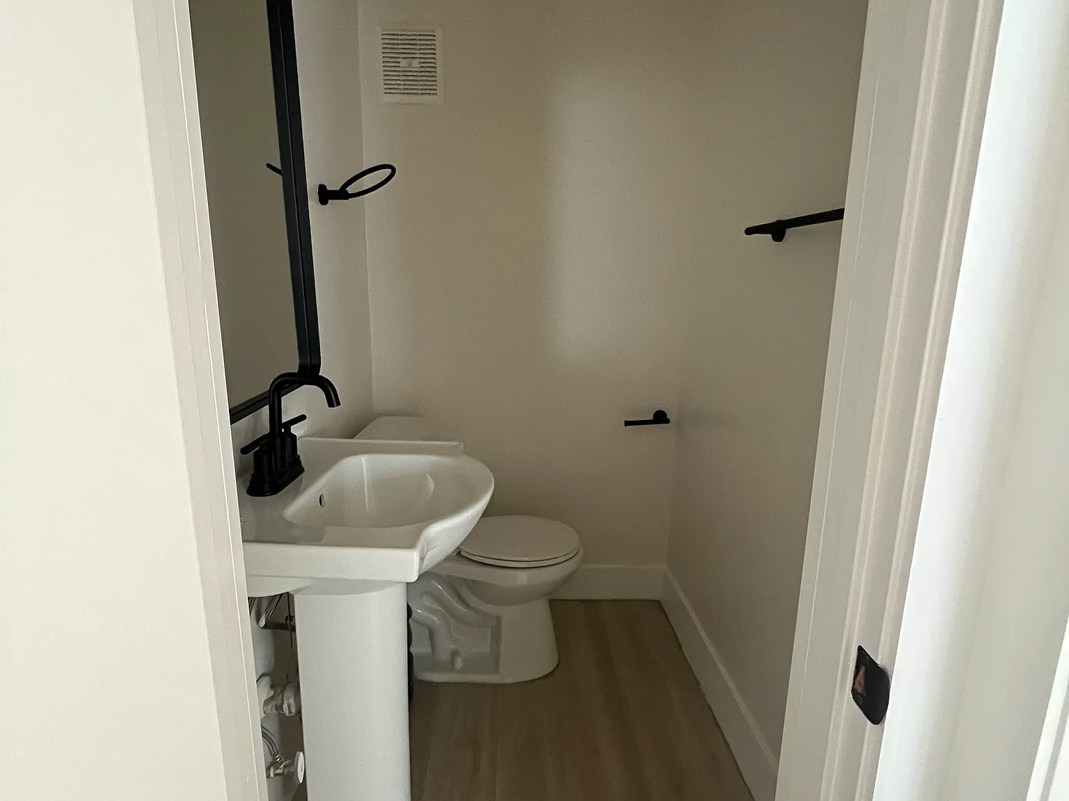 6958 Woodman Ave — Photo 4