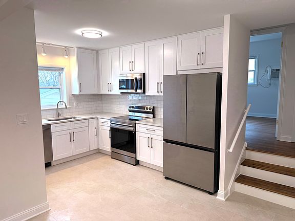 4th image of 680 Beau Ct #1