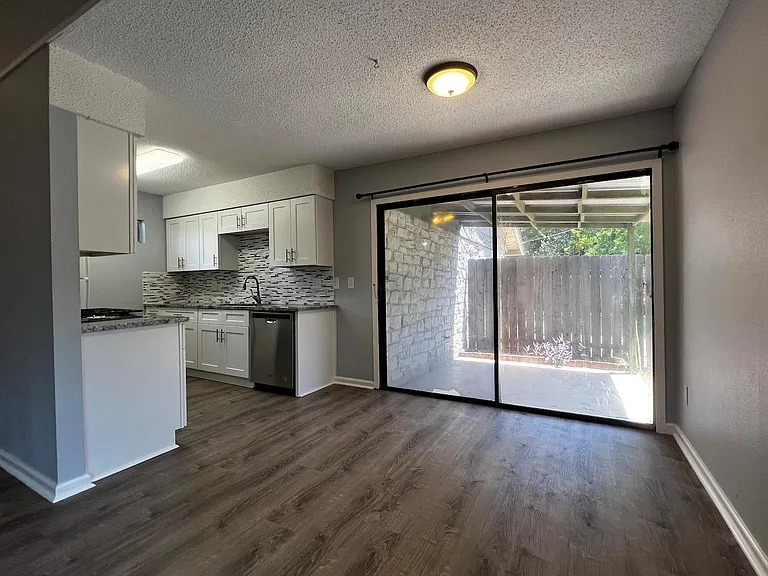 7506 Chelsea Moor #B — Photo 11