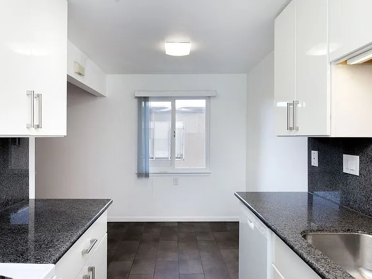 370 Staten Avenue — Photo 24