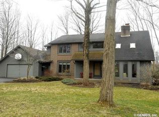27 Shelter Creek Ln, Fairport, NY 14450