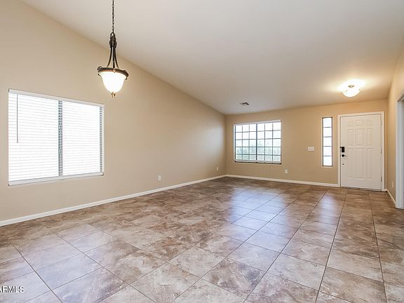 3rd image of 716 E BLACK DIAMOND Drive