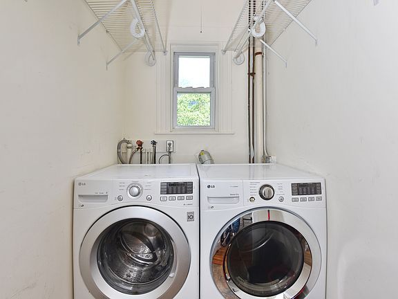 4th image of 422 Trapelo Rd #2
