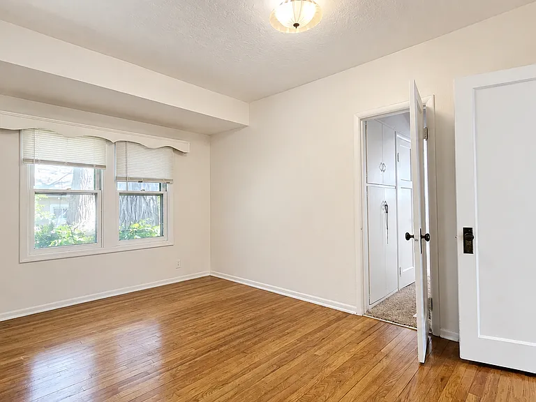 1037 E Lander St #UPPER — Photo 5