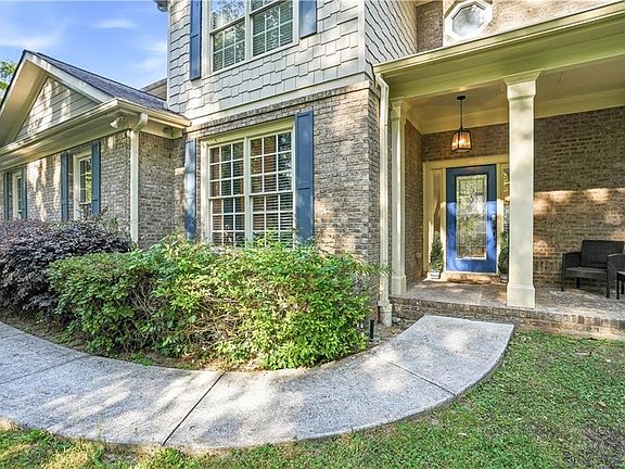 3rd image of 2425 Flair Knoll Dr NE