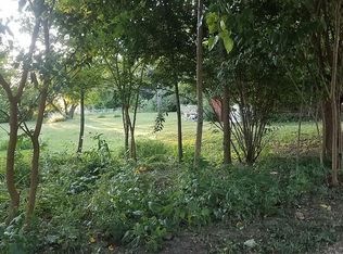 2710 N 3rd St, Clinton, IA 52732