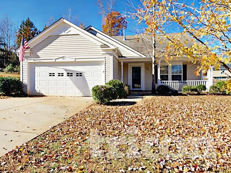 7915 Ponderosa Pine Lane Charlotte NC — Photo 2