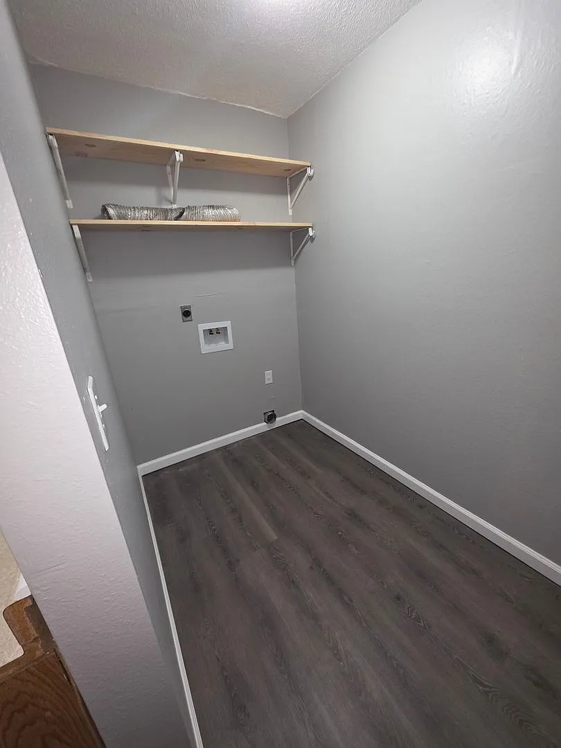 1305 Richard — Photo 4