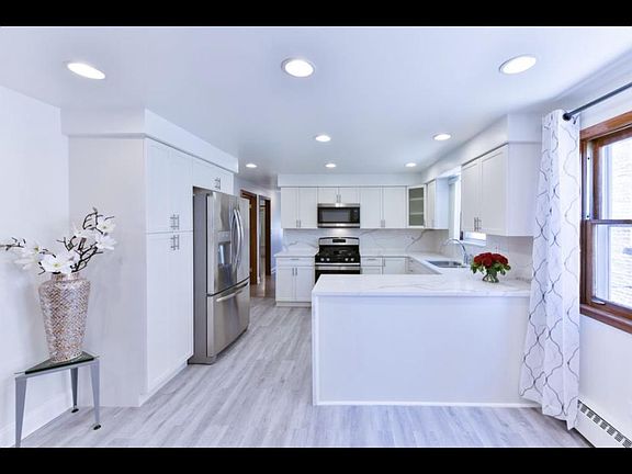 3rd image of 4605 N Sayre Ave