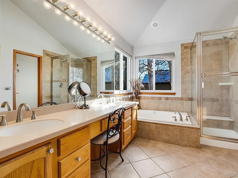 15581 Flowerhill Cir — Photo 27