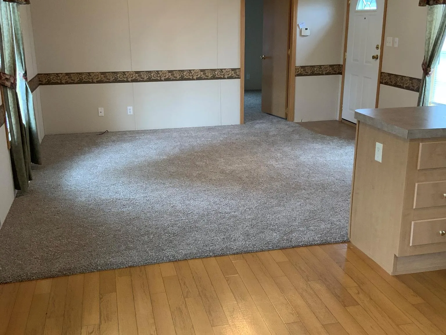2 bed, 896 sqft, $1,350 — Photo 3