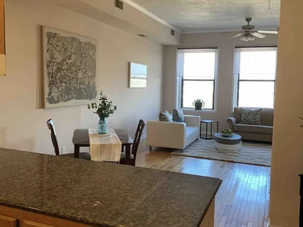 501 N Neil St APT 4, Champaign, IL 61820