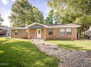 8813 Stonewall St, Ocean Springs, MS 39564