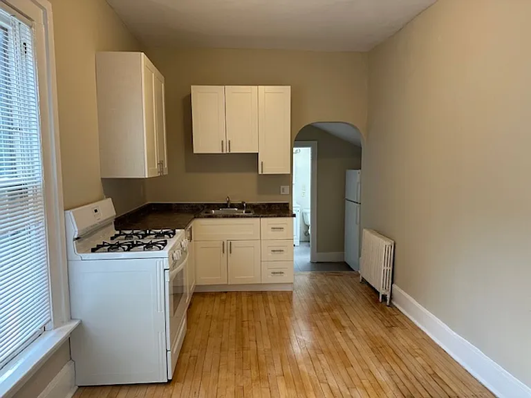 7/1 - $1545 2 BR, 1 BA with Heat, 3 blocks from UWM- 2943 N Bartlett — Photo 1