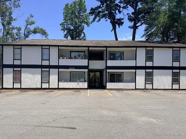 4114 Oak Dr — Photo 1