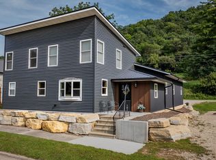 634 Waterloo Creek Dr, Dorchester, IA 52140