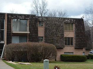 1535 Forest Green Dr, Coraopolis, PA 15108
