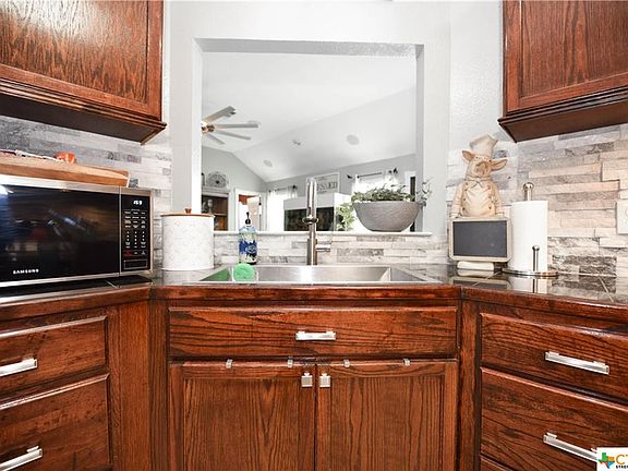4th image of 708 Twin Oaks Dr