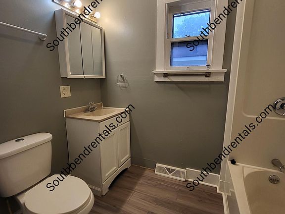 5th image of 1014 Kinyon St