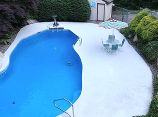 30 Cavalier Dr, East Greenwich, RI 02818