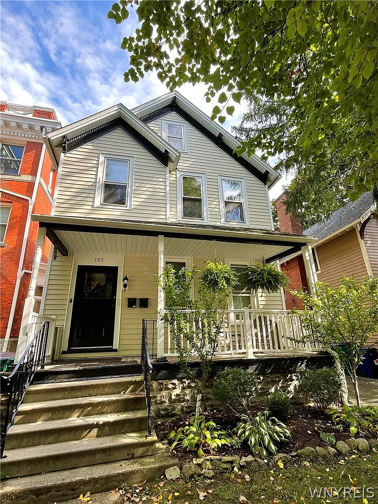 2 bed, 1.0 bath, 2353 sqft, $1,400 — Photo 1