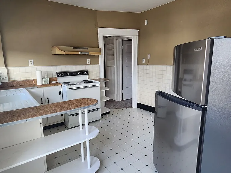 46 Lagrange Ave — Photo 3