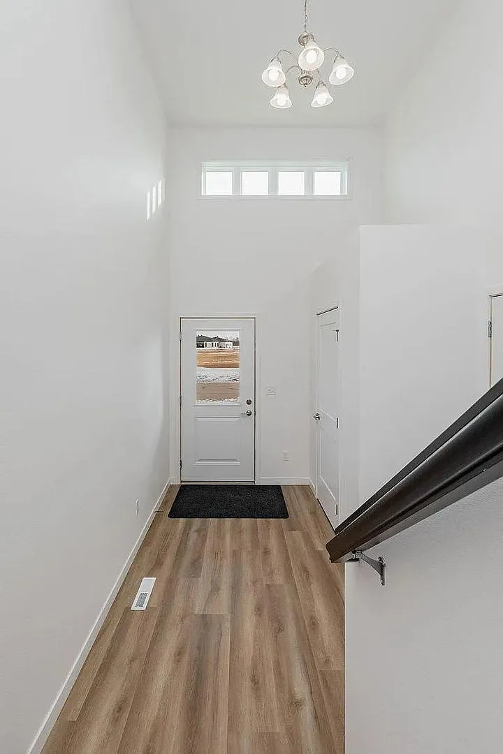 4 Bedroom 2 Bathroom House — Photo 2