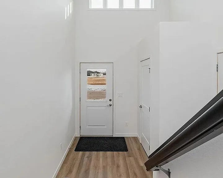 1521 Keystone Cir NE — Photo 2
