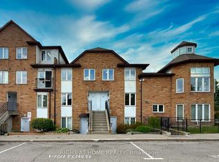 988 Sheppard Ave W #32, Toronto, ON M3H 2T6