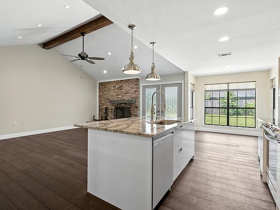 5th image of 30 Ashford Ct