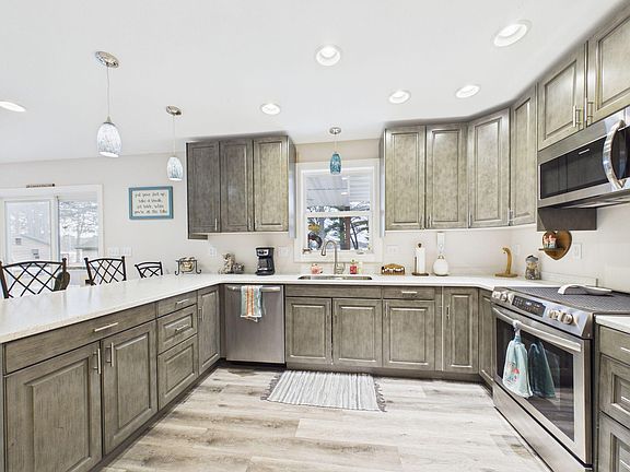 4th image of 24812 Sunfish Bay Rd #3