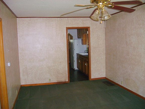 3rd image of 909 E 10th St